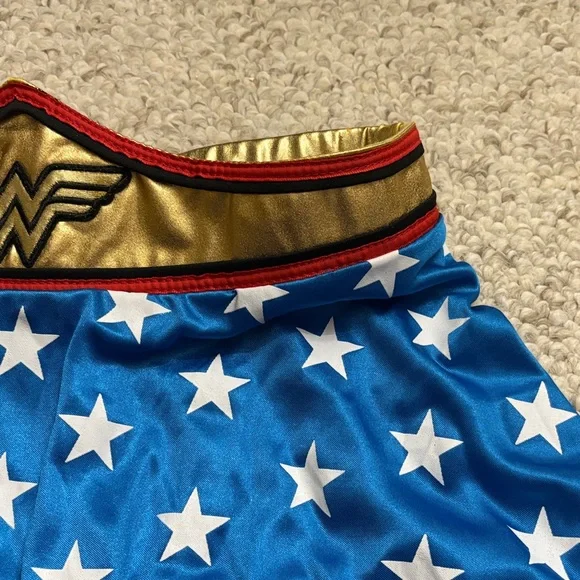 Wonder Woman skirt - Picture 3 of 10